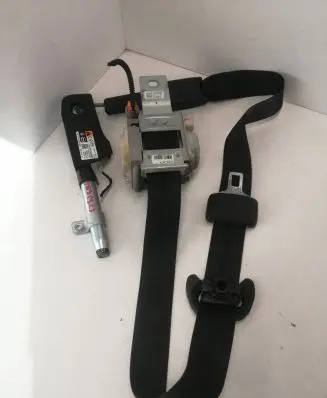 Tesla Model S Front seatbelt 101878803B 100526500C