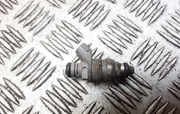 Audi A3 S3 8P Fuel injector 06a906031bt