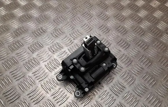 Volkswagen Touareg III Gear shifter/selector 762713041B
