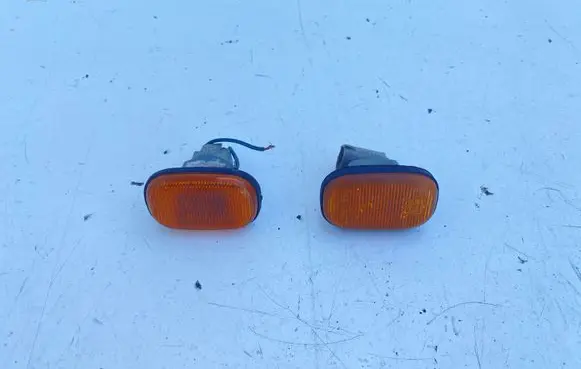 Toyota Carina T190 Front fender indicator light