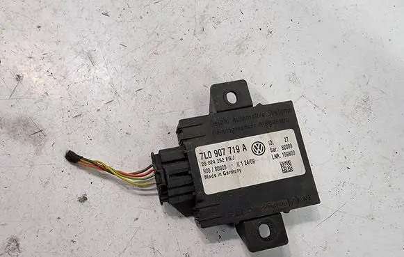 Volkswagen Touareg I Alarm control unit/module 7L0907719A 28024252FGJ H05S0020