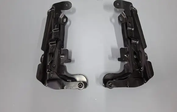 Mini One - Cooper R57 Convertible roof hinge 7191143 7191144