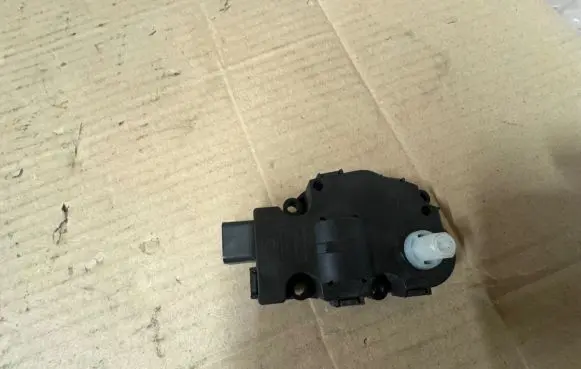 Porsche Macan (95B) Air flap motor/actuator K9749007 EFB490 08052015