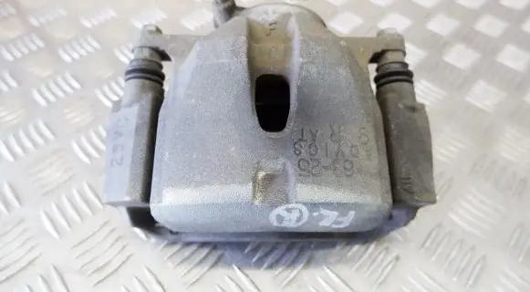 Toyota Prius+ (ZVW40) Front brake caliper 4773042091