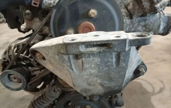 Opel Astra G Engine mounting bracket 90539247