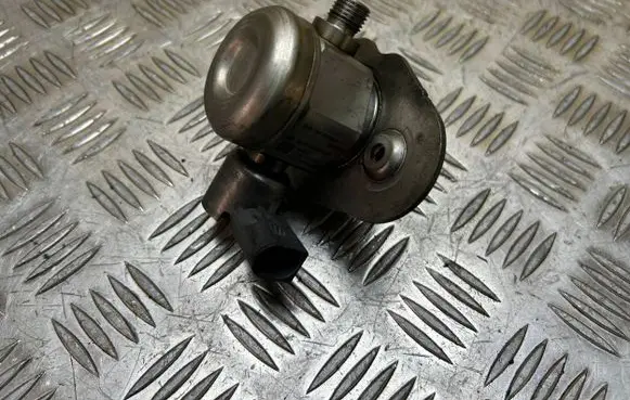 BMW 6 F06 Gran coupe Fuel injection high pressure pump 7599865 13517599865 0261520129