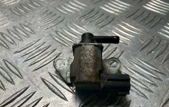 Nissan Cube Z12 Vacuum valve K5T46695 0122
