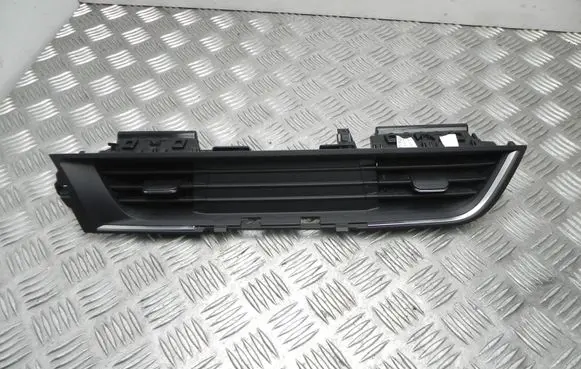 Renault Zoe Rear air vent grill 681041242R T9646