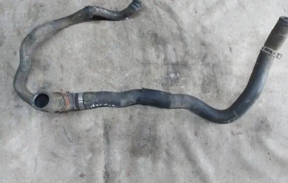 Coolant pipe/hose