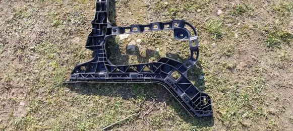 Volkswagen PASSAT B8 Bumper support mounting bracket corner 3G9807356A