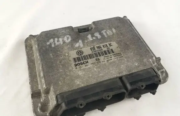 Skoda Octavia Mk1 (1U) Engine control unit/module 038906018BC 0281001755 28SA3489