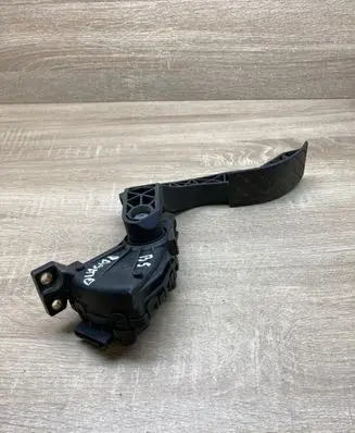 Volkswagen PASSAT B5 Accelerator throttle pedal 8D1721523A 6PV008026