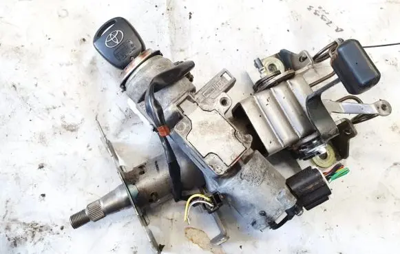 Toyota Avensis T250 Ignition lock n05015178