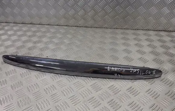 Lancia Ypsilon Rear window tailgate spoiler 735335751