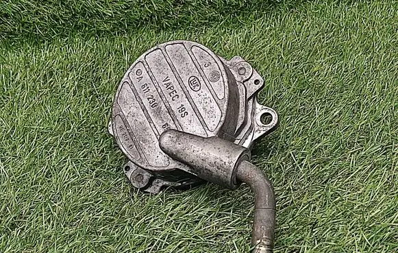 Mercedes-Benz E W210 Vacuum pump A6112300065