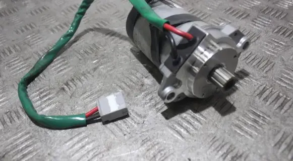 Toyota Yaris Power steering pump JJ301000740