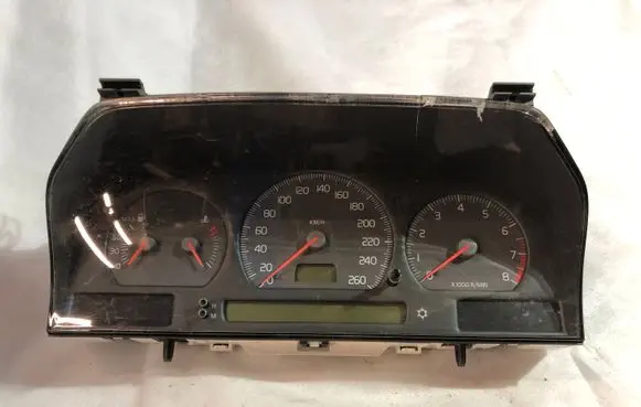 Volvo S70 V70 V70 XC Speedometer (instrument cluster) 9168144