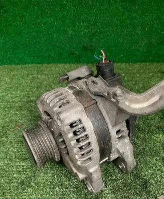 Toyota Auris 150 Generator/alternator 270600N040 1042102320