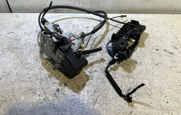 Dodge Challenger Front door lock