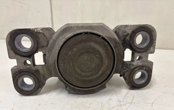 Volvo S80 Engine mount bracket 31316875