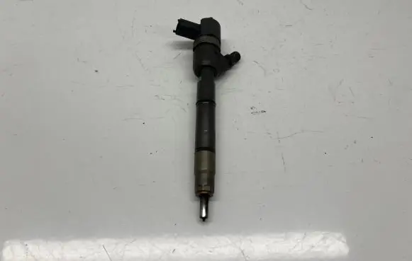 Hyundai i30 Fuel injector 338002A900