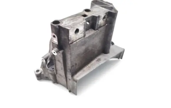 Volkswagen Polo V 6R Engine mounting bracket 04C199207BH