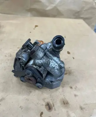 BMW 1 E81 E87 Power steering pump 91128