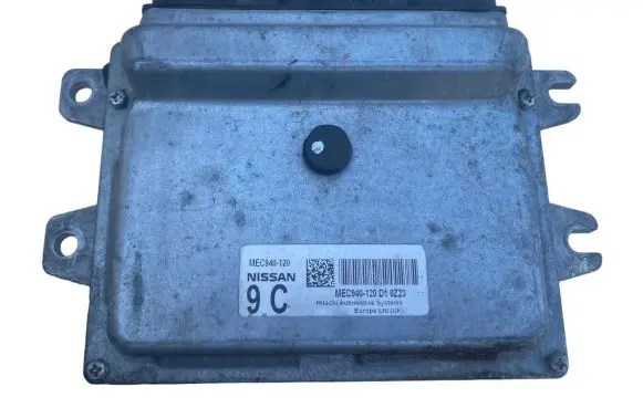 Nissan Juke I F15 Engine control unit/module MEC940120