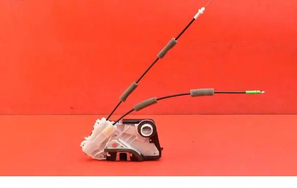 Toyota Yaris Cross Front door lock M7319430M6