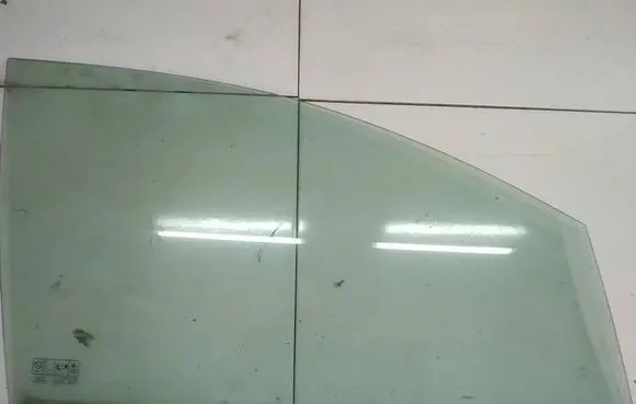 Ford Focus C-MAX Front door window glass four-door AS2