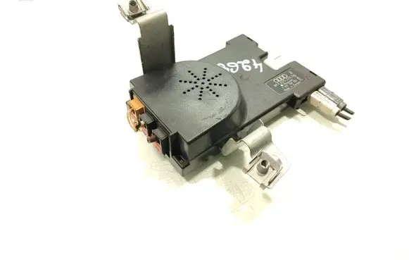 Audi A3 S3 8P Aerial antenna amplifier 8P4035225D