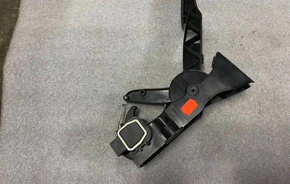 Mercedes-Benz A W169 Accelerator throttle pedal a1693000304