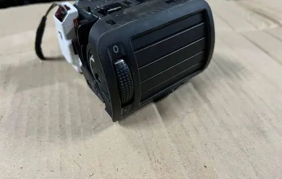 Volkswagen PASSAT B5.5 Dashboard side air vent grill/cover trim 3B0819704