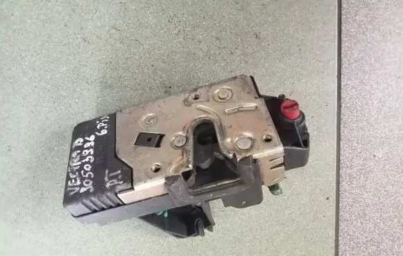 Opel Vectra B Sliding door lock 90503995AL