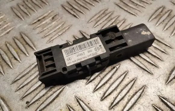 Mercedes-Benz S W220 Airbag deployment crash/impact sensor 0028200826