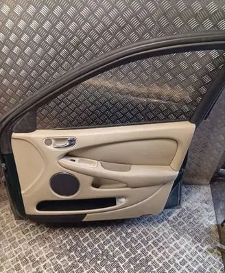 Jaguar X-Type Front door C2S21953
