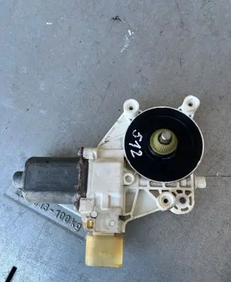 BMW 1 E81 E87 Front door window regulator motor 0130822227