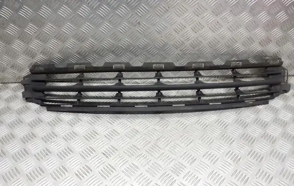 Ford Mondeo Mk III Front bumper lower grill 3S71-17B968-BB