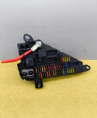BMW 5 E60 E61 Fuse module 6906619