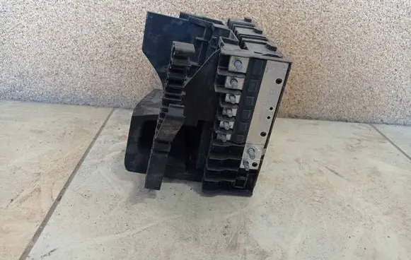 Volkswagen Golf V Fuse box set 017181281