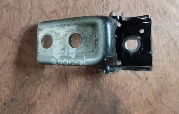 Peugeot 3008 I Front door upper hinge