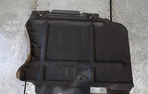 Jeep Grand Cherokee Engine splash shield/under tray 68191341