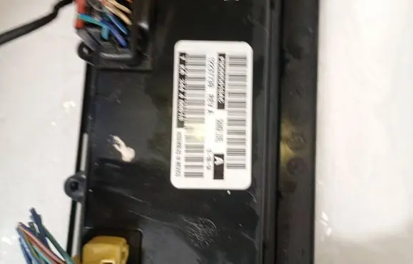 Chrysler Voyager Central console control unit 04883325AA