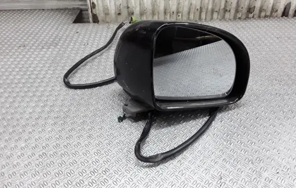 Volkswagen New Beetle Front door electric wing mirror E1010544