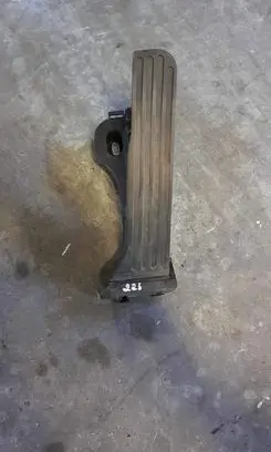 Volkswagen PASSAT B6 Accelerator throttle pedal 1K1721503L 6PV00860000