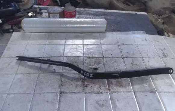 Peugeot 607 Front wiper blade arm 102393
