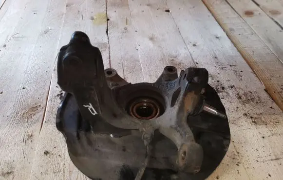 BMW X3 E83 Front wheel hub