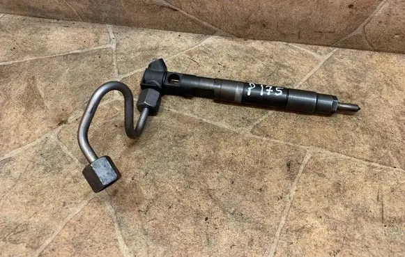 Mercedes-Benz C W204 Fuel injector A6510704987