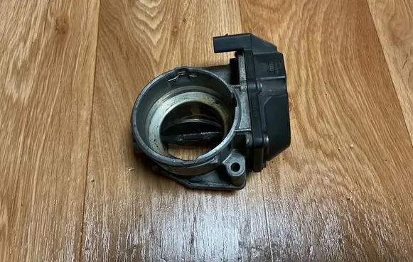 Volkswagen PASSAT B6 Throttle valve 03G128063A 30856121 2408061725