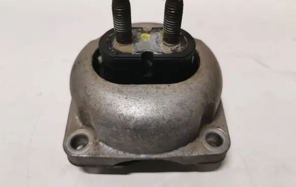 Mercedes-Benz ML W166 Gearbox mount A1665401118
